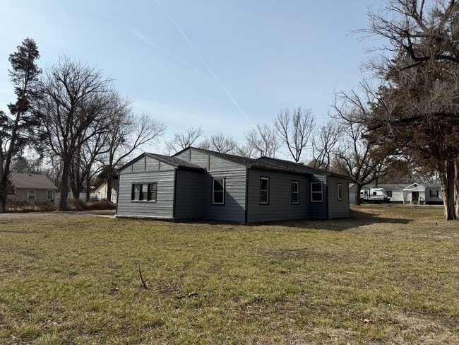 1049 N Main in Wichita, KS - Building Photo - Building Photo