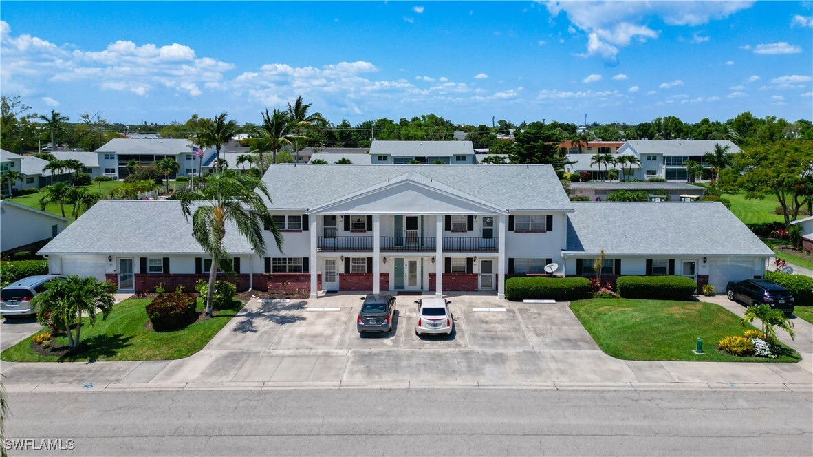 8760 Lueck Ln in Ft. Myers, FL - Foto de edificio