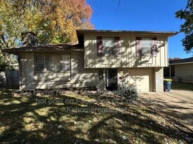 7906 E 93rd St in Kansas City, MO - Building Photo