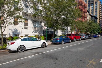 235 W 70th St in New York, NY - Building Photo - Building Photo