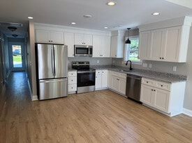 304 Bynum Ave in Maysville, NC - Building Photo