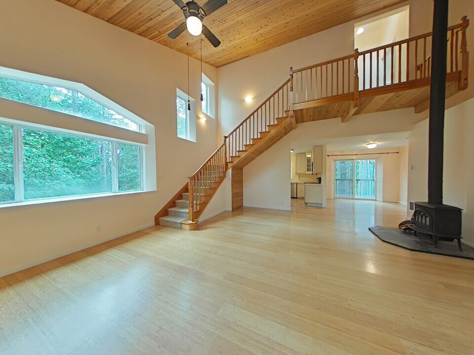 24235 Columbine Dr in Philomath, OR - Building Photo