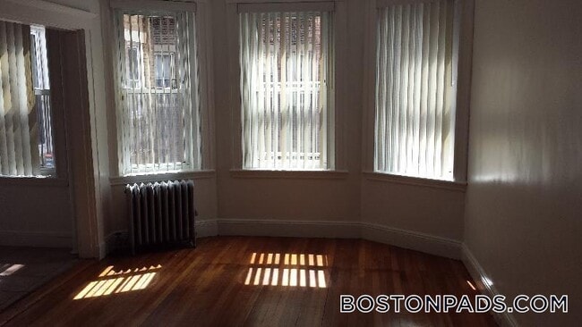 121 Park Dr in Boston, MA - Building Photo - Building Photo