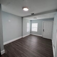 2987 NW 44th St in Miami, FL - Foto de edificio - Building Photo