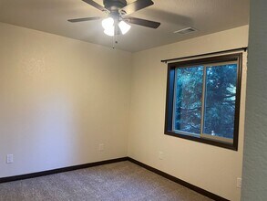 23878 Lakeview Dr in Crestline, CA - Building Photo - Building Photo