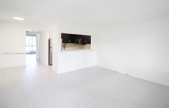 319 Newport V in Deerfield Beach, FL - Building Photo - Building Photo