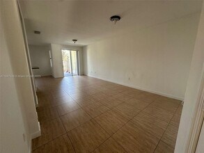 10717 NW 75th Terrace in Doral, FL - Building Photo - Building Photo