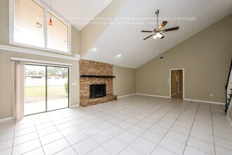 1051 Sugartree Dr S in Lakeland, FL - Foto de edificio - Building Photo