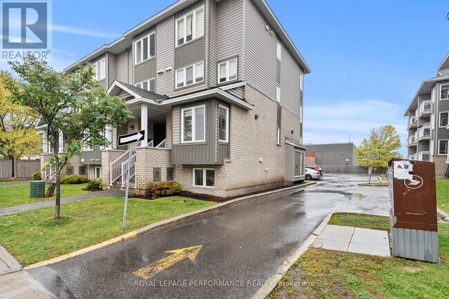 2016 Dorima St in Ottawa, ON - Building Photo - Building Photo