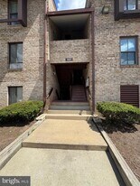 11611 Stoneview Square in Reston, VA - Building Photo