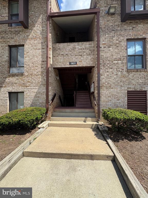 property at 11611 Stoneview Square