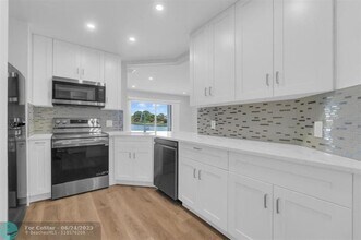 3425 NW 44th St in Lauderdale Lakes, FL - Building Photo - Building Photo