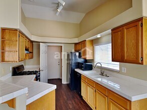 1023 Companion Way in Henderson, NV - Building Photo - Building Photo