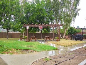 550 Graves Ave in El Cajon, CA - Foto de edificio - Building Photo