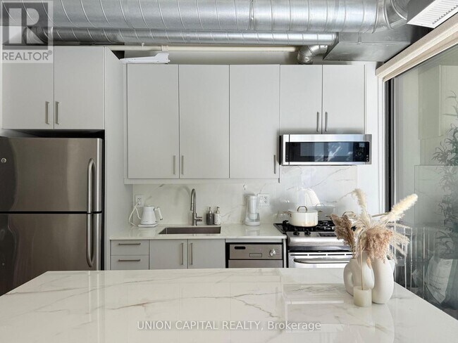 property at 533 Richmond St W