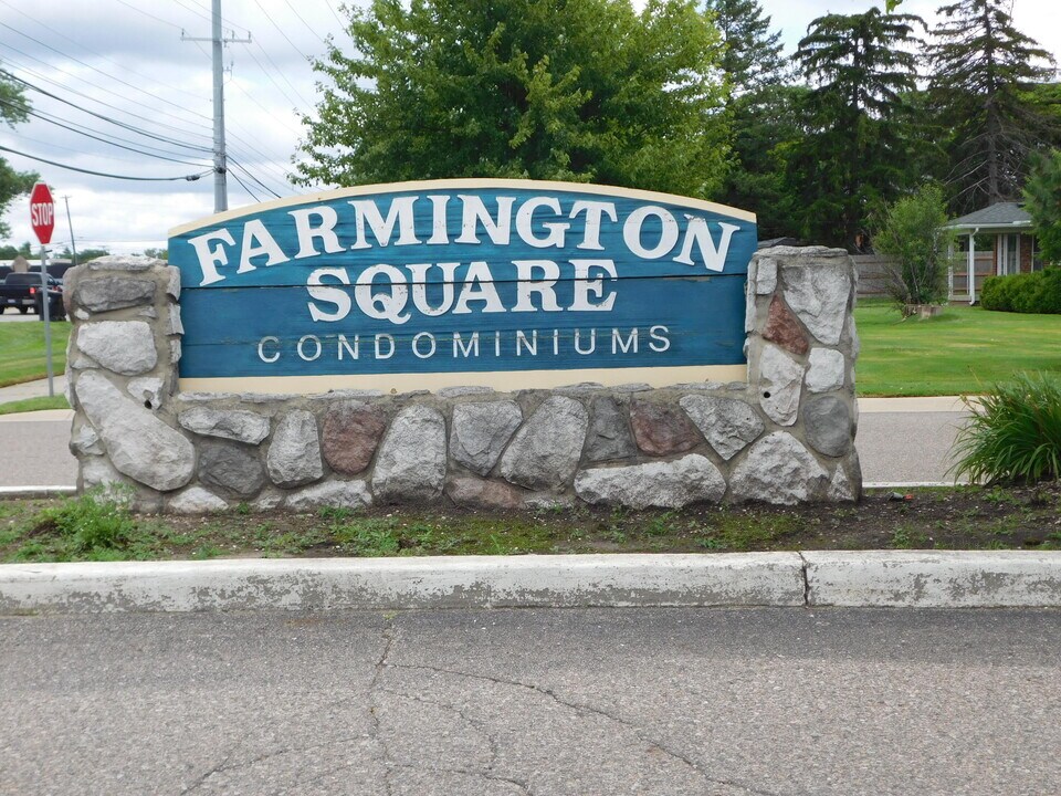 31993 W 12 Mile Rd in Farmington Hills, MI - Foto de edificio
