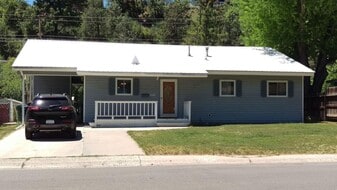 2527 Delwood Ave in Durango, CO - Building Photo