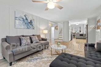 15 Wiemes Ct in Waterford, CT - Building Photo - Building Photo