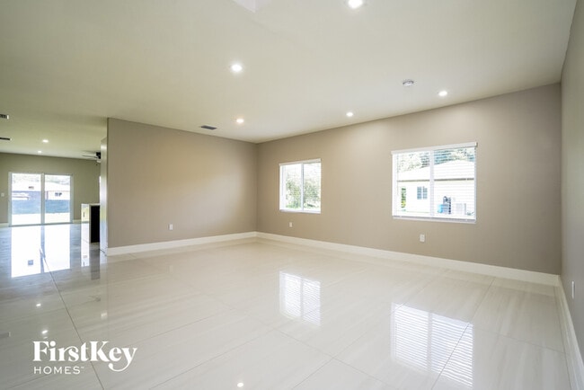 314 Hamilton Ave in Lehigh Acres, FL - Building Photo - Building Photo