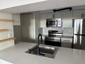 10101 Grosvenor Pl, Unit 1906 in North Bethesda, MD - Building Photo - Building Photo