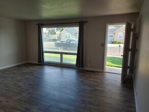 214 E 6Th Ave, Unit 214 in Moses Lake, WA - Building Photo - Building Photo