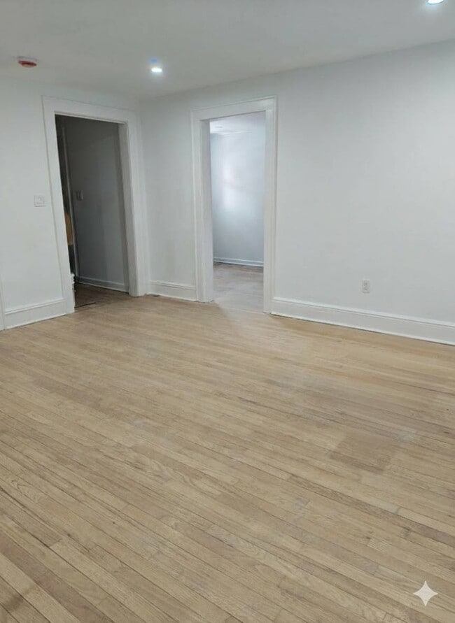 2814 Weeks Ave in Oceanside, NY - Building Photo - Building Photo