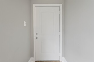 2446 Mayview Dr in Houston, TX - Foto de edificio - Building Photo