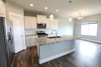 7838 Yankee Woods Dr in Lincoln, NE - Building Photo - Building Photo