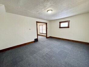 1722 Harrisburg Rd NE in Canton, OH - Foto de edificio - Building Photo