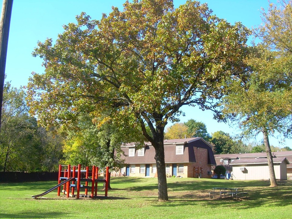 Woodside Village in Palestine, TX - Foto de edificio