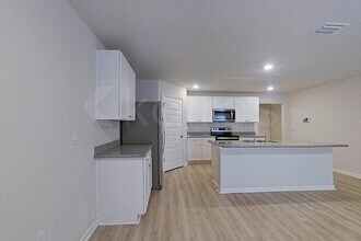 132 Swallowtail Ln in Pensacola, FL - Foto de edificio - Building Photo