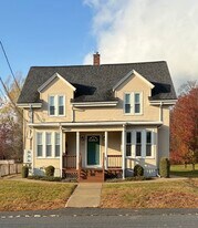 12 Everett St, Unit 12 in Plainville, MA - Building Photo