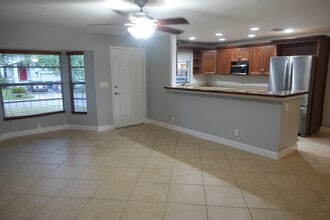 7607 S Sherrill St in Tampa, FL - Foto de edificio - Building Photo