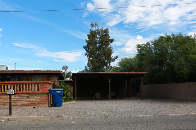 4601 E Lee St in Tucson, AZ - Foto de edificio - Building Photo