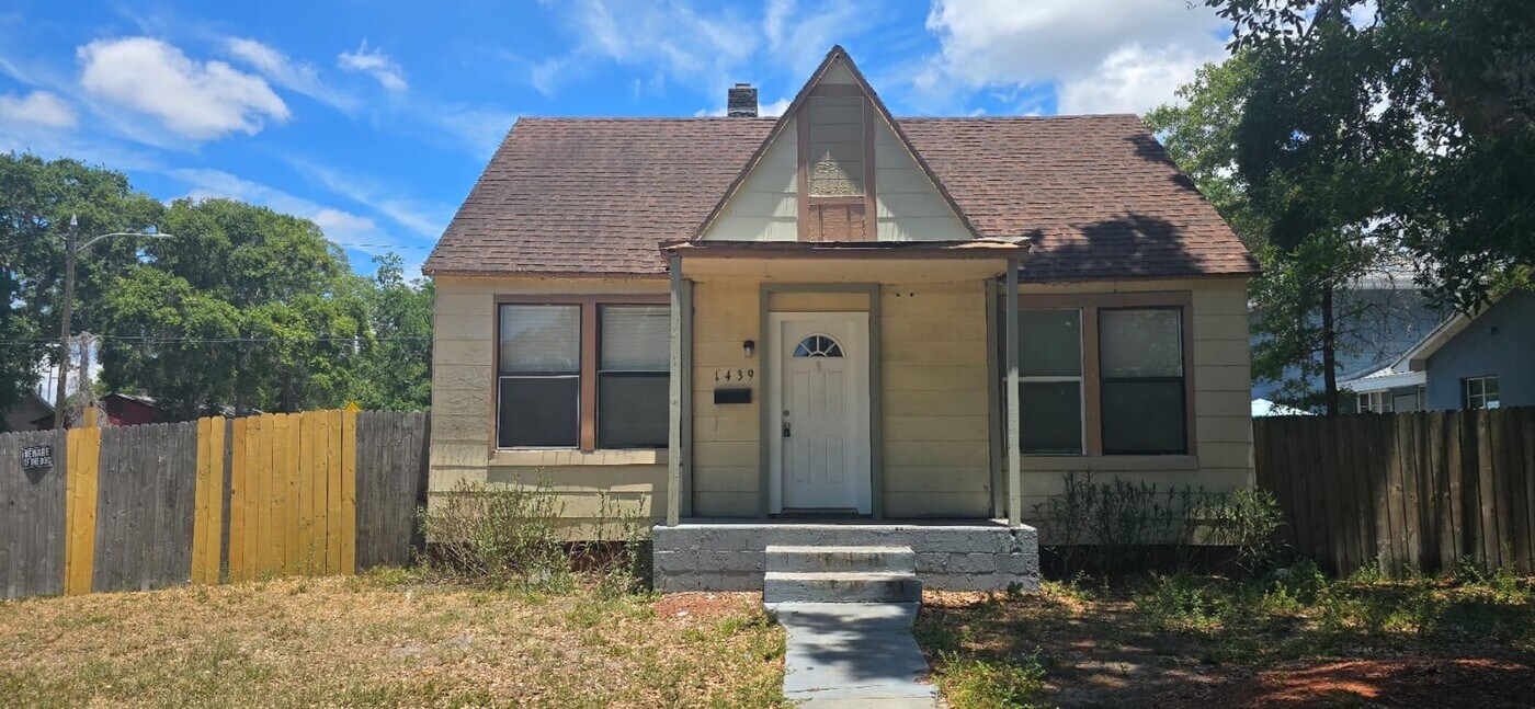 1439 James Ave S in St. Petersburg, FL - Building Photo