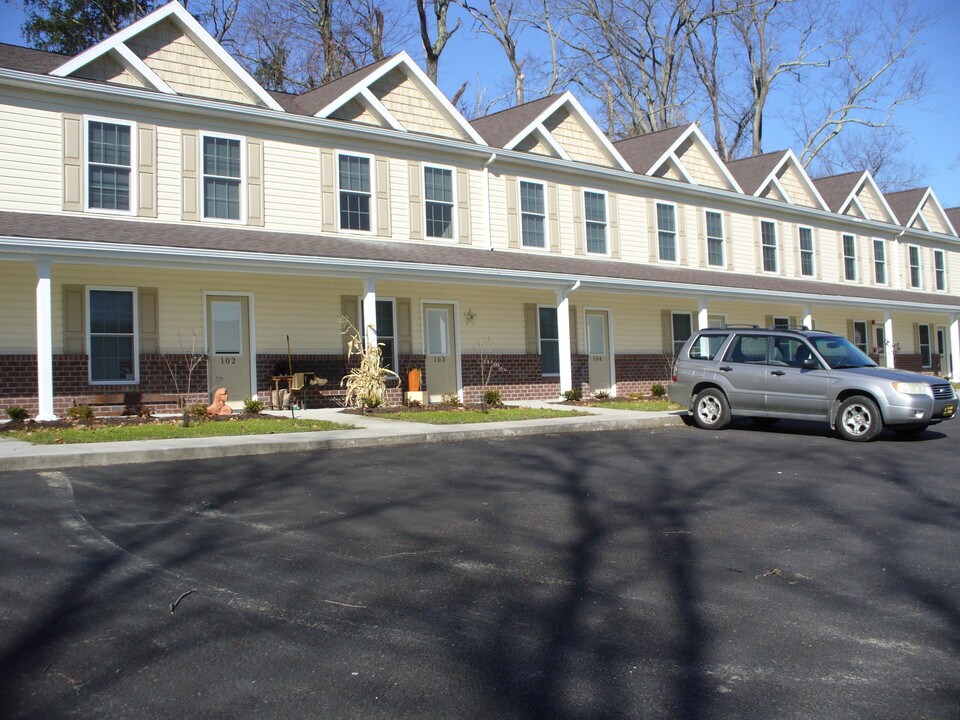 675 Morris Ave Photo