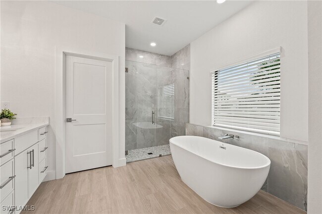 27071 Holly Ln in Bonita Springs, FL - Building Photo - Building Photo