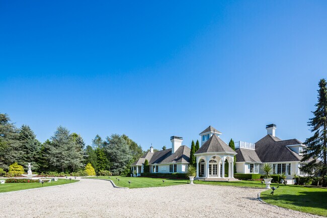 property at 2 Halsey Farm Dr