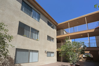 Villa California Apartments in North Hollywood, CA - Building Photo - Building Photo