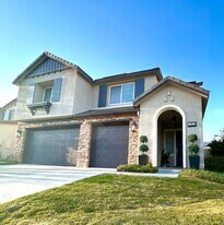 17213 Summer Maple Way in Santa Clarita, CA - Building Photo