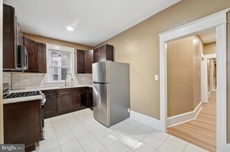 5215 Spruce St, Unit B in Philadelphia, PA - Building Photo - Building Photo