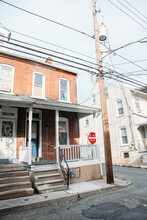 1121 W Maple St in Allentown, PA - Building Photo - Building Photo
