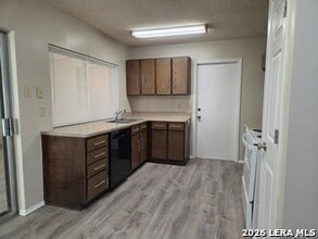 10807 Green Brook Dr in San Antonio, TX - Building Photo - Building Photo