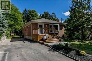 45 Bayview Pkwy in Newmarket, ON - Building Photo