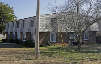 Carriage Hill Apartments in La Fayette, GA - Foto de edificio - Building Photo