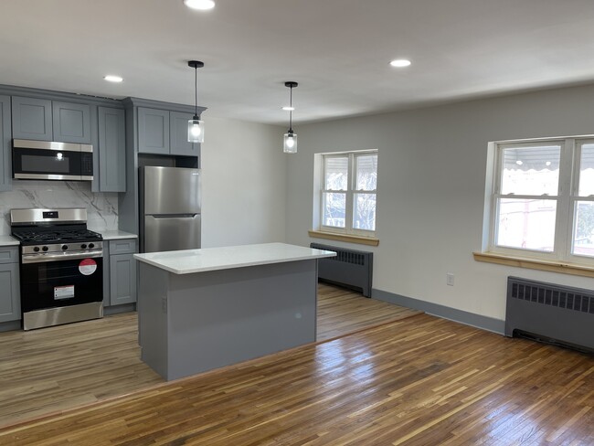 818 E 234th St, Unit 2 Floor