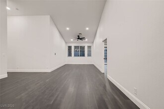 6005 Blowing Bellows St in Las Vegas, NV - Building Photo - Building Photo