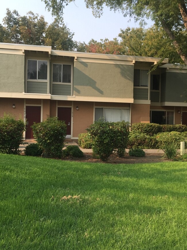 1575 Drake Dr in Davis, CA - Building Photo - Building Photo