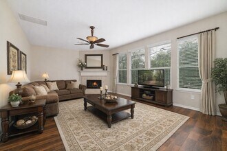 2317 Jefferson Crossing Dr in Conroe, TX - Building Photo - Building Photo