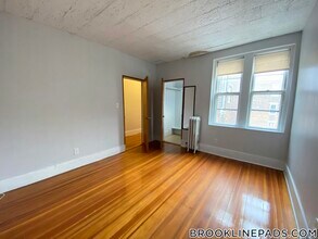 198 St Paul St in Brookline, MA - Building Photo - Building Photo